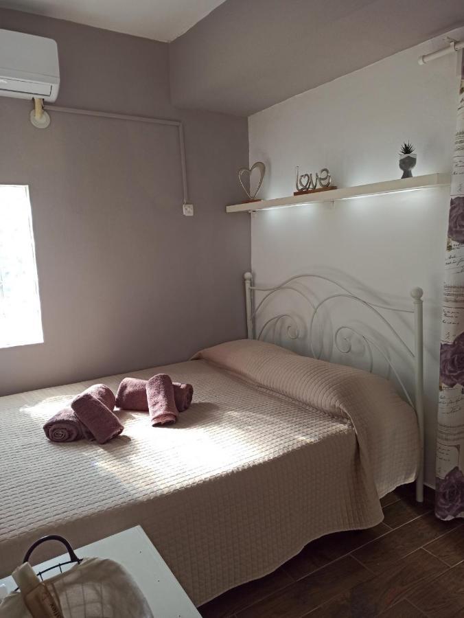 M&M Small House Rhodes City Bagian luar foto